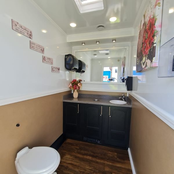Trailer-2-Stall-4